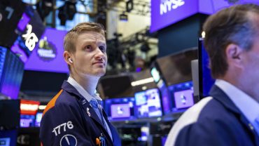 Wall Street abre en baja, decepcionada por resultados de empresas