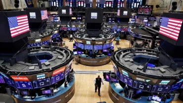 Wall Street abre en ligera baja tras su peor mes después de la pandemia