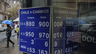 Dólar no deja de marcar precios históricos en Chile