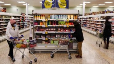 El gasto de los consumidores británicos cae con el fuerte aumento de la inflación