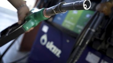 Petróleo avanza con firmeza hacia territorio de los 90 dólares por barril
