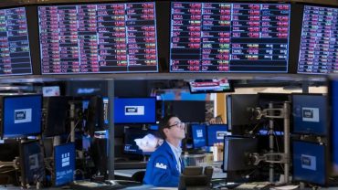 Wall Street abre en rojo y el Dow baja un 1 % tras datos de empleo en EE.UU.