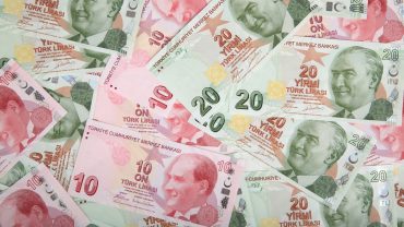La inflación turca se desacelera hasta el 64.3% interanual, desde el 84.4%
