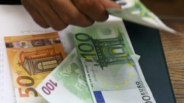 El euro sube hasta 1,0760 dólares tras comentarios duros del BCE