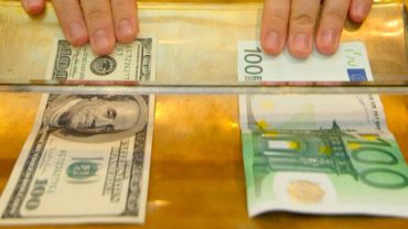 El euro sube hasta 1,0650 dólares tras datos de la economía estadounidense