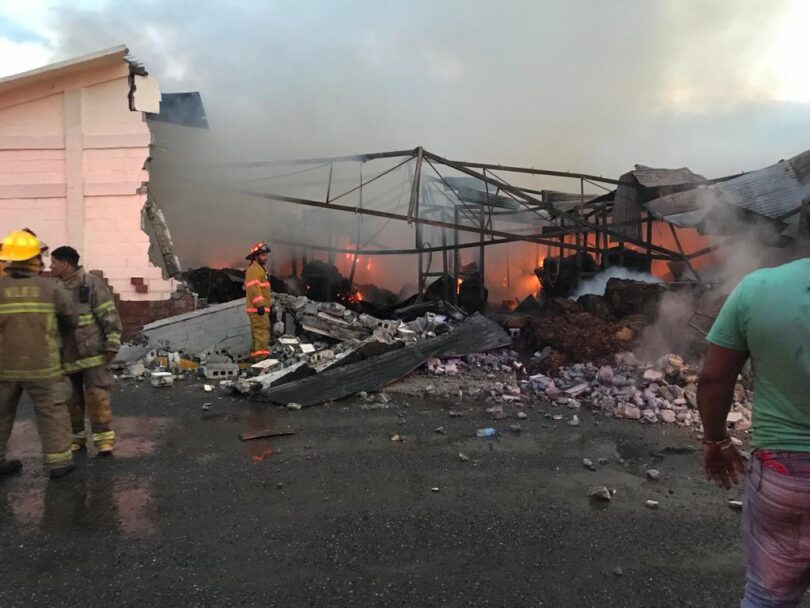 Nave de empresa de tabaco Arturo Fuente resultó afectada por incendio en Villa González