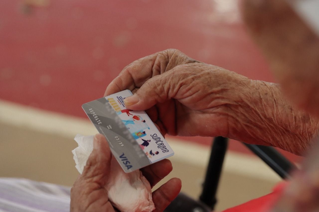 Gobierno anuncia pago de más de RD$106 millones a beneficiarios de tarjetas Supérate