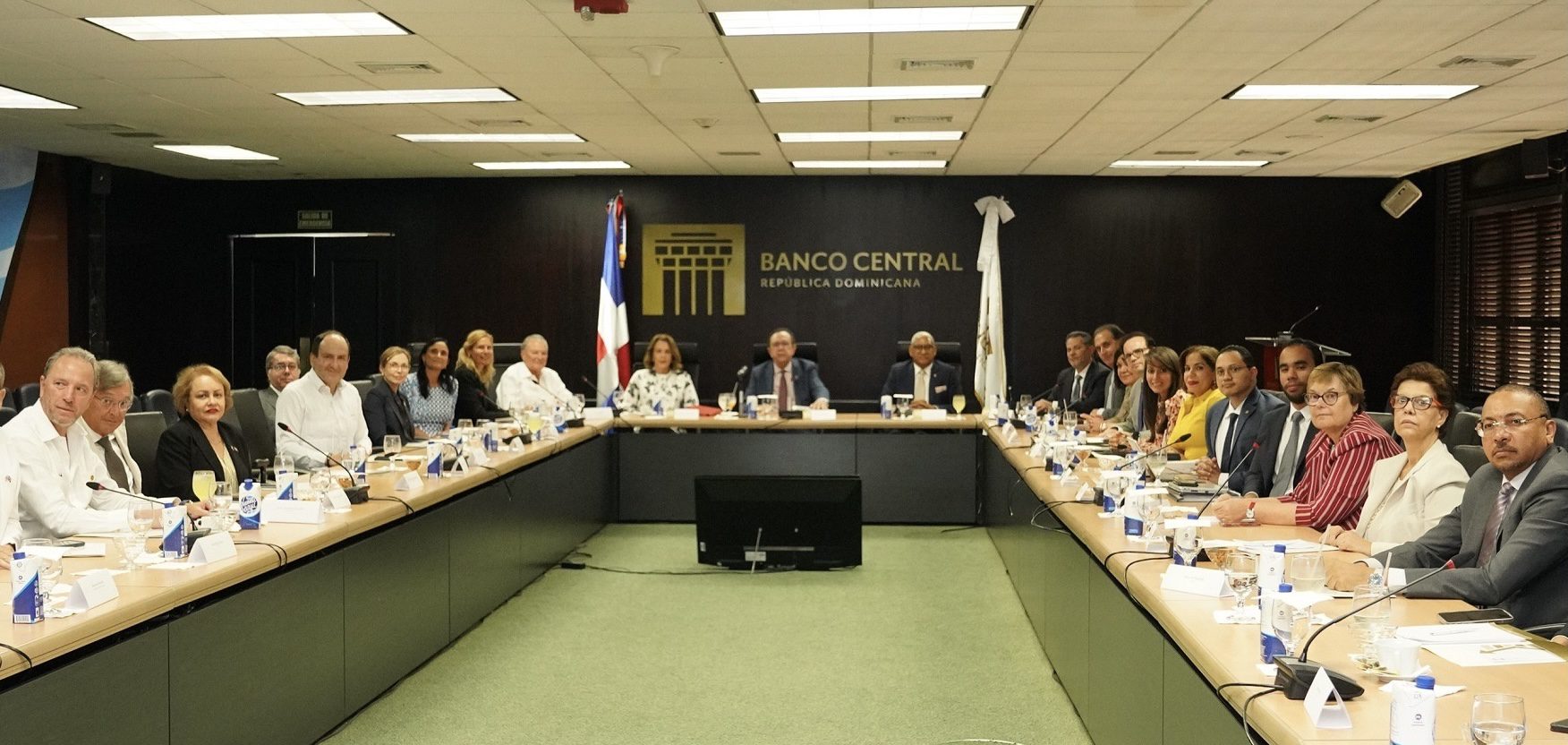 Banco Central y cuerpo diplomático pasan revista a economía dominicana