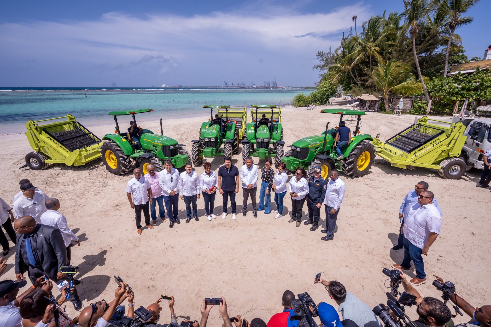 Ministerio de Turismo invierte RD$50 millones en equipos para limpieza de playas
