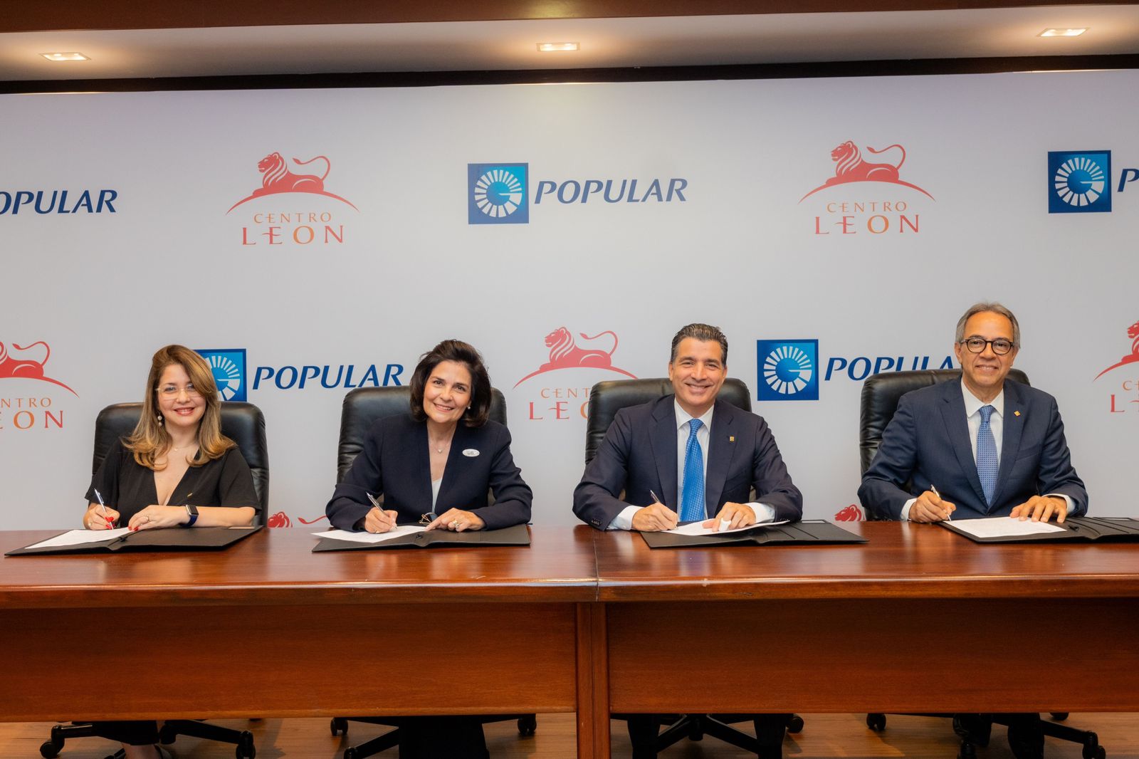 Banco Popular y Centro León renuevan acuerdo de cooperación