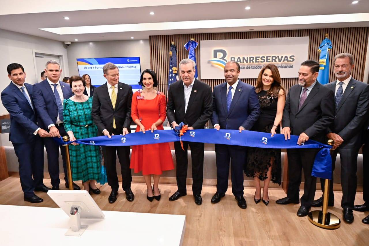 Presidente Abinader y Samuel Pereyra inauguran oficina Banco de Reservas en Nueva York