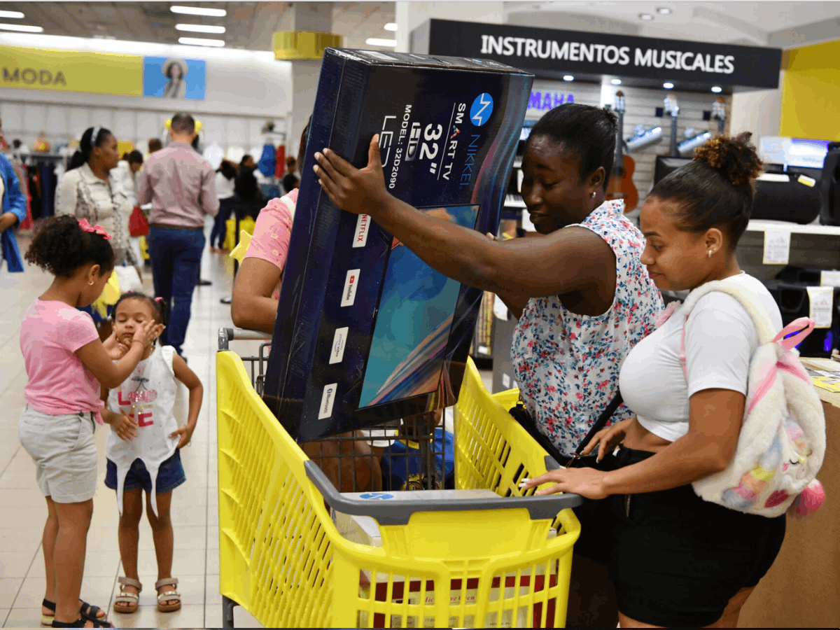 ¡Dominicanos dieron el real tarjetazo! Se incrementan consumo en un 23.6 % durante el Black Friday